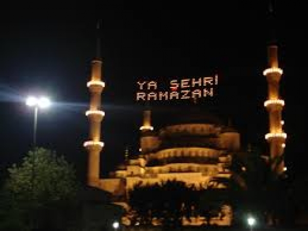 Ayetullah Cevadi Amuli: Oruç Tutanın Mükâfatı Hakkın Likasıdır/Kendimizi ucuza satarsak zarar etmişizdir