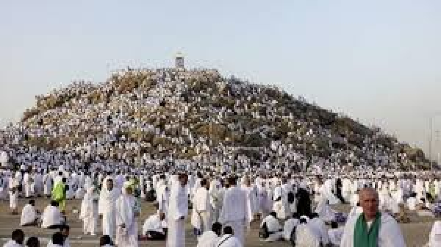 Milyonlarca hacı adayı Arafat’ta