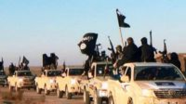 Kimliği belirsiz uçaklar, IŞİD&#039;e silah atıyor