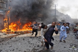 Pakistan’da Cuma namazı sonrası büyük patlama ve kınamalar