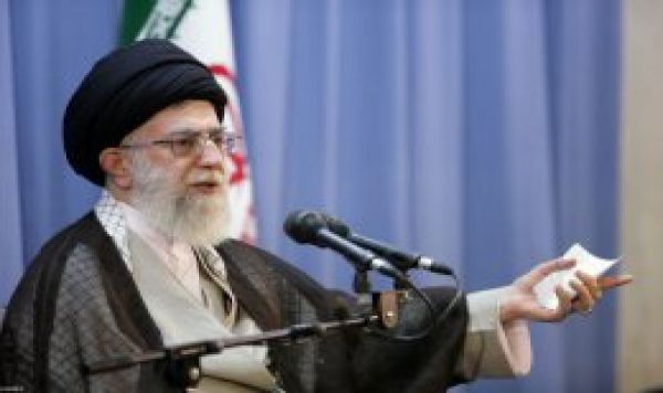 İmam Hamanei:Zaferin ve başarının sırrı fedakarlık, canından ve malından vazgeçmektir