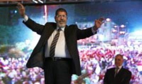 Mursi: Dış siyasette hiçbir gücün etkisinde kalmayacağız