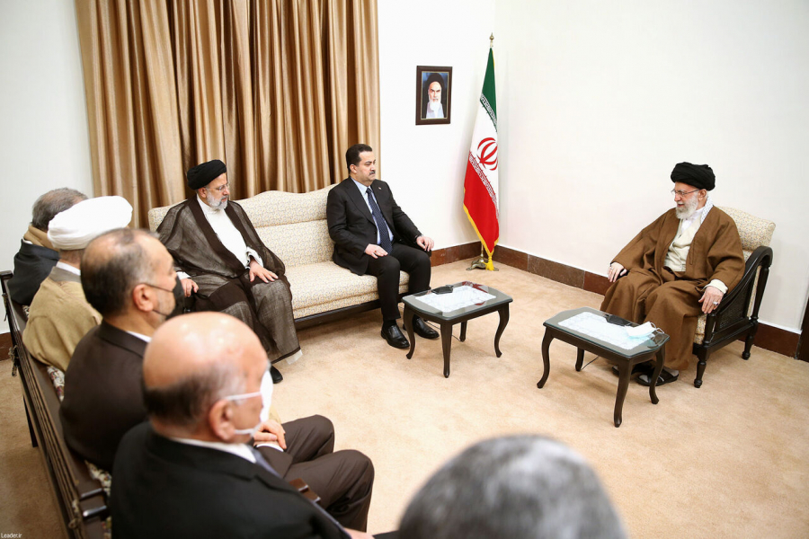 ایرانی سپریم لیڈر کی عراقی وزیر اعظم سے ایک ملاقات میں؛ نوجوان اور حوصلہ مند لوگوں اور افواج پر بھروسہ کرتے ہوئے عراق کی ترقی کے دشمنوں کے خلاف کھڑے رہیں