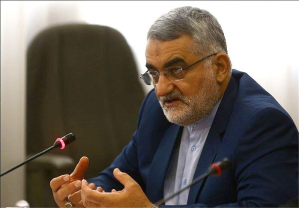 آبنائے ہرمز ایران کے کنٹرول میں ہے/ اپنے اصولی موقف سے پیچھے نہیں ہٹیں گے: سینیئر پارلیمنٹیرین