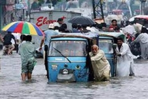 کراچی میں بارش کے بعد مختلف حادثات میں 10 افراد ہلاک