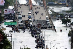 ہندوستان؛ تمل ناڈو سیلاب میں مرنے والوں کی تعداد تین سو سے زائد ہو گئی