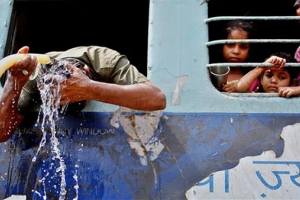 ہندوستان میں شدید گرمی کی وجہ سے سو افراد ہلاک