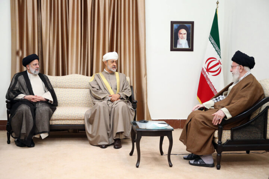 عمان کیساتھ تعلقات بڑھانا دونوں ممالک کے مفاد میں ہے: آیت اللہ خامنہ ای