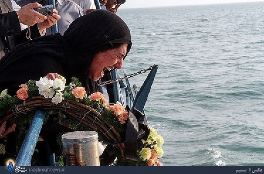 خلیج فارس میں ایرانی ایئربس کے 290 مسافروں کی شہادت کے مقام پر پھول برسائے گئے