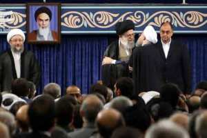 رہبر انقلاب اسلامی کی جانب سے بارہویں صدر کی حیثیت سے حسن روحانی کی توثیق