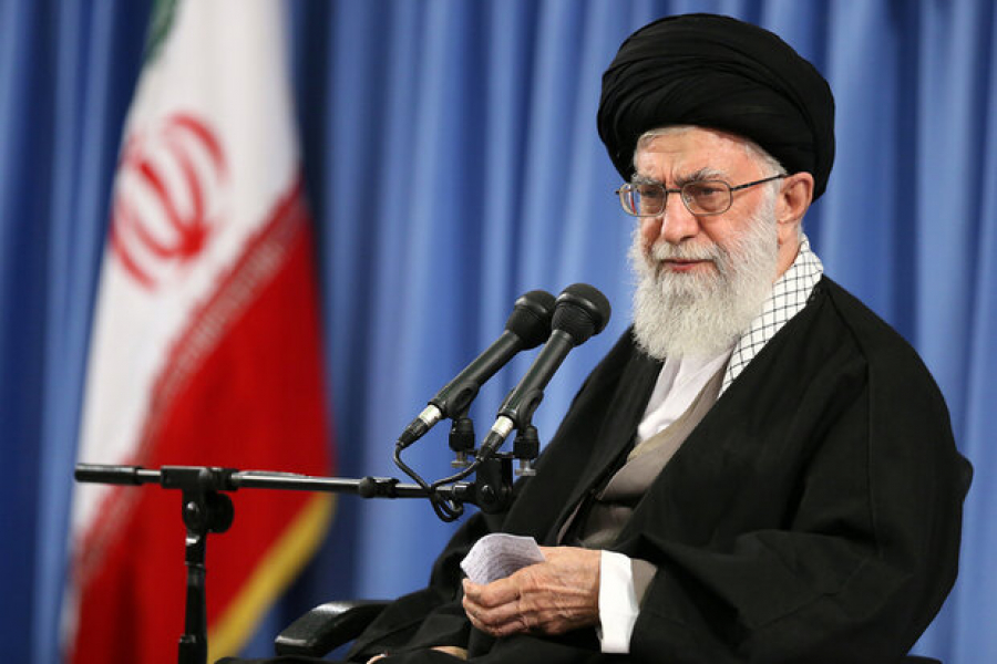 عالمی منہ زور طاقتوں کا مقابلہ کرنے کے لئے ایرانی عوام کے ہاتھ پر ہیں