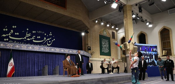 اسپورٹس مقابلوں کے چیمپینز اور اولمپیاڈز میں میڈل حاصل کرنے والوں سے رہبر انقلاب کی ملاقات