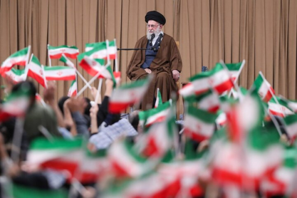 ایران سے سر جھکانے کی توقع رکھنا بے معنی ہے، رہبر معظم انقلاب