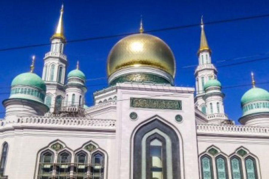 ماسکو؛ جامع مسجد میں نایاب چاندی سے خطاطی شدہ قرآن