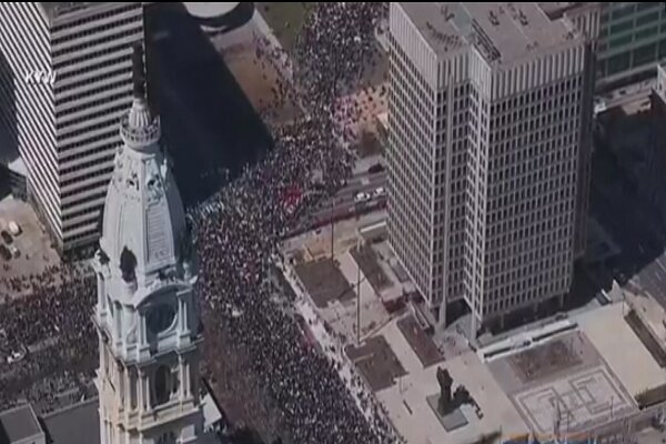 امریکا میں ٹرمپ اور جنگ کے خلاف عوامی احتجاج، 70 لاکھ افراد سڑکوں پر نکل آئے